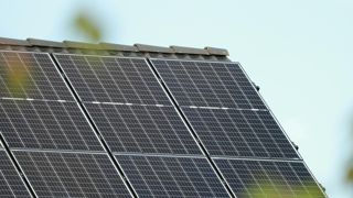 Par cette évolution de la TVA à la baisse, l’État veut encourager les installations photovoltaïques jusqu’à 9 kilowatts-crête chez les particuliers. Par cette évolution de la TVA à la baisse, l’État veut encourager les installations photovoltaïques jusqu’à 9 kilowatts-crête chez les particuliers.