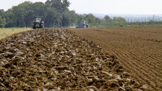 Le projet ReduSolBio vise à faire progresser les connaissances et la recherche expérimentation de terrain sur le sujet de la réduction du travail du sol en agriculture biologique. Le projet ReduSolBio vise à faire progresser les connaissances et la recherche expérimentation de terrain sur le sujet de la réduction du travail du sol en agriculture biologique.