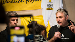 La Confédération paysanne estime qu'il est encore possible de former une minorité de blocage, à condition que la France aille convaincre les pays encore indécis. La Confédération paysanne estime qu'il est encore possible de former une minorité de blocage, à condition que la France aille convaincre les pays encore indécis.