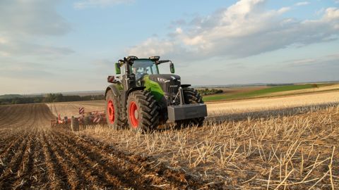 Le 1000 Vario intègre le télégonflage VarioGrip, aussi bien avec les ponts arrière à flasques que les roues jumelées. Le 1000 Vario intègre le télégonflage VarioGrip, aussi bien avec les ponts arrière à flasques que les roues jumelées.