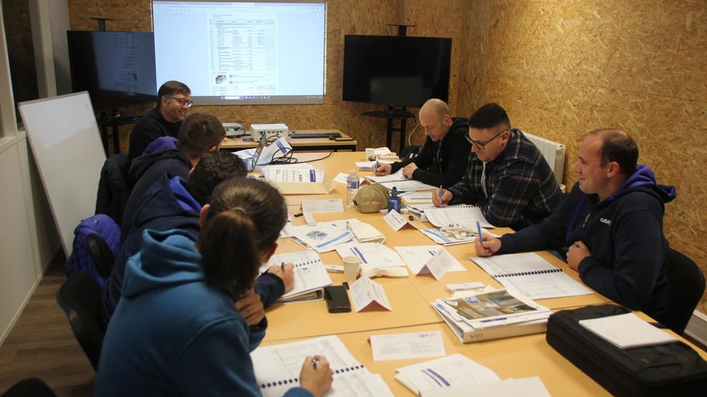 Le centre de formation a été aménagé dans un ancien atelier. Il comprend une salle pour la partie théorique et un espace intérieur et extérieur pour passer à la pratique avec tout l’outillage nécessaire.