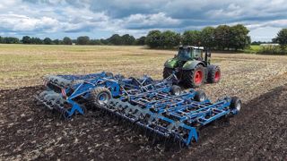 Le Allrounder profiline embarque quatre rangées de dents espacées de 164 mm.