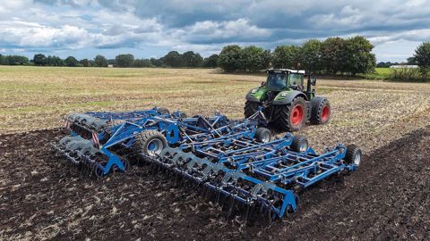 Le Allrounder profiline embarque quatre rangées de dents espacées de 164 mm.