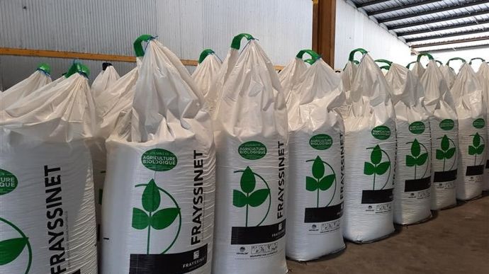 Le biostimulant Pro-T10 est intégré comme additif agronomique dans 24 engrais et amendements organiques de Frayssinet.