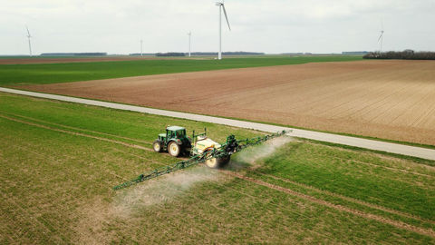 Selon un sondage Ipsos, 22 % des Français jugent que l’utilisation des pesticides est indispensable pour le travail des agriculteurs et pour faire face à la concurrence étrangère.