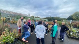 Le 14 octobre 2025, des agricultrices ont visité la pépinière de l’Esat La Simonière, près de Rennes. Le 14 octobre 2025, des agricultrices ont visité la pépinière de l’Esat La Simonière, près de Rennes.