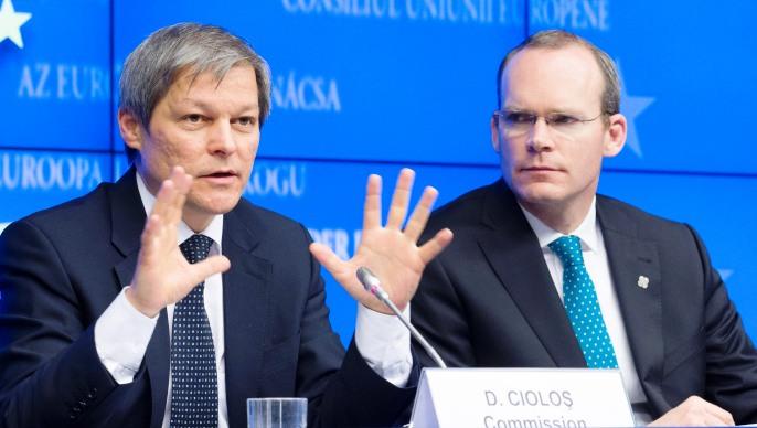 Dacian Ciolos, commissaire européen à l'Agriculture et Simon Coveney, ministre irlandais de l'Agriculture. 