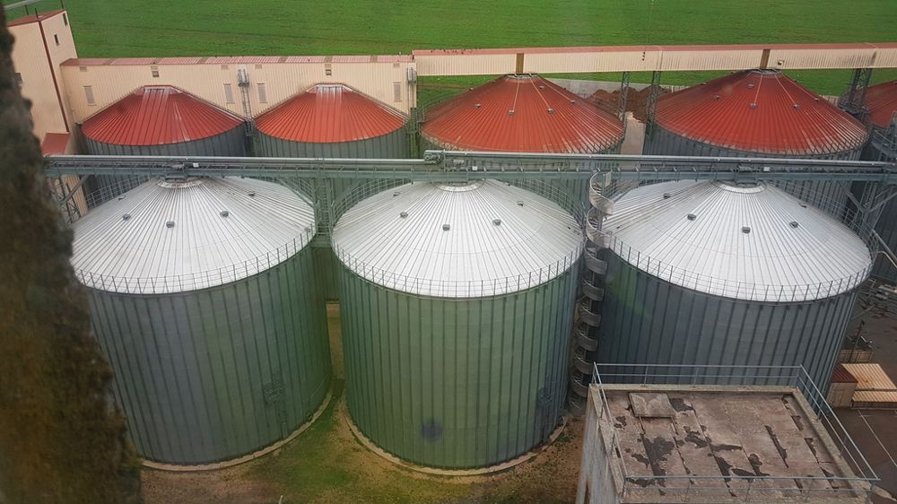 Asfona et l'Efea (chambre d'agriculture des Pays-de-la-Loire) lancent un parcours qui aboutit au certificat de spécialisation « Collecte de grain et distribution d’agrofournitures » et prépare au métier de responsable silo ou d’agent de collecte et/ou d’approvisionnement. Asfona et l'Efea (chambre d'agriculture des Pays-de-la-Loire) lancent un parcours qui aboutit au certificat de spécialisation « Collecte de grain et distribution d’agrofournitures » et prépare au métier de responsable silo ou d’agent de collecte et/ou d’approvisionnement.