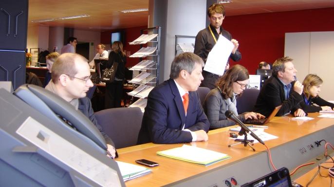 Au centre, Dacian Ciolos, commissaire européen à l'Agriculture au Parlement européen les 18 et 19 mars derniers.