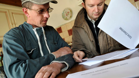 Plus que quelques semaines, ou quelques mois, pour les agriculteurs pour noter leurs interventions phyto sur papier. Après, ils devront passer au format numérique ou se faire accompagner par un organisme tiers à cet effet. Plus que quelques semaines, ou quelques mois, pour les agriculteurs pour noter leurs interventions phyto sur papier. Après, ils devront passer au format numérique ou se faire accompagner par un organisme tiers à cet effet.