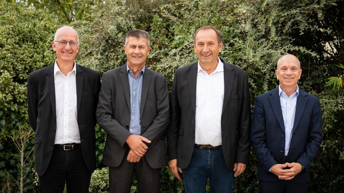 De gauche à droite, Éric Forin et Olivier Chaillou, respectivement DG et président de Terrena, et Bernard Guillard et Julien Heillaut, président et DG d’Agrial. Deux binômes amenés à travailler en étroite collaboration.