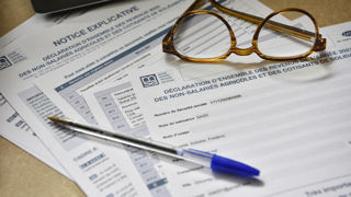 La nouvelle assiette est calculée à partir du bénéfice fiscal (le montant déclaré lors de la déclaration de revenus) auquel les cotisations sociales sont ré-intégrées.