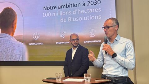 Mathieu Bounes, DG de De Sangosse France, et Nicolas Fillon, PDG de De Sangosse Group, ont présenté la feuille de route du groupe pour les cinq prochaines années, à l'occasion d'une conférence de presse, mardi 28 octobre, à Paris. Mathieu Bounes, DG de De Sangosse France, et Nicolas Fillon, PDG de De Sangosse Group, ont présenté la feuille de route du groupe pour les cinq prochaines années, à l'occasion d'une conférence de presse, mardi 28 octobre, à Paris.