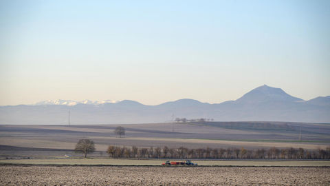 Des chercheurs du CNRS ont détecté 32 molécules phytosanitaires dans la phase aqueuse des nuages du massif, à des concentrations variables. Selon Phytéis, 11 d'entre elles sont interdites en France.