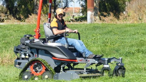 Altoz, des zero-turn à chenilles et à roues