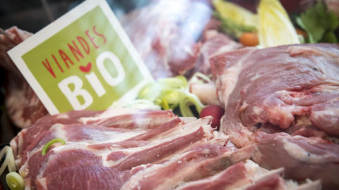 Interbev Bio ira cet hiver à la rencontre des enseignes de grande distribution pour réaugmenter la visibilité des viandes bio dans les étals.