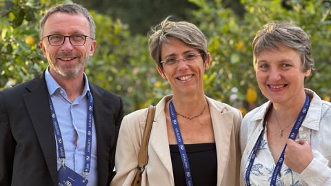 Les trois syndicats de la nutrition animale ont travaillé ensemble à la rédaction du plan stratégique. Ici, les trois dirigeants : Stéphane Radet (Snia), Géraldine Chanu (Afca-Cial) et Valérie Bris (La Coopération agricole Nutrition animale), lors de l’AG de la Fefac à Rome, en mai 2025.