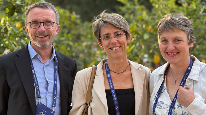 Les trois syndicats de la nutrition animale ont travaillé ensemble à la rédaction du plan stratégique. Ici, les trois dirigeants : Stéphane Radet (Snia), Géraldine Chanu (Afca-Cial) et Valérie Bris (La Coopération agricole Nutrition animale), lors de l’AG de la Fefac à Rome, en mai 2025.