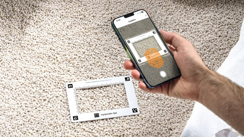 Amazone fournit un gabarit à poser sur l'engrais avant de prendre la photo.