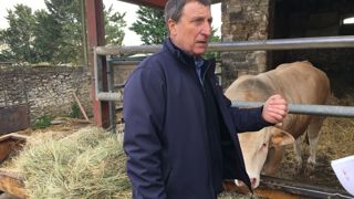 « Désormais, la balle est dans le camp des collectivités, nos partenaires financiers, pour maintenir l'élevage francilien », appuie Philippe Dufour, éleveur à Echouboulains (Seine-et-Marne) et président du Groupement régional de défense sanitaire de l'Ile-de-France.