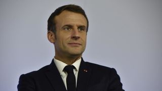 « Le président de la République a tenu à dire extrêmement clairement qu’aucune forme de tolérance ou de complaisance » quant à l’arrivée sur le sol européen de « produits non conformes à nos règles sanitaires » ne sera acceptée, rapporte Maud Bregeon, la porte-parole du gouvernement, le 10 décembre 2025.