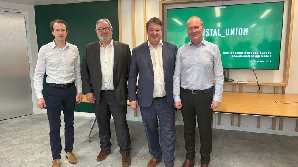 Thomas Fleiter, responsable décarbonation agricole, William Huet, directeur agricole, Xavier Astolfi, DG de Cristal Union, et François Thierart, directeur de MyEasyFarm, ont présenté la démarche Cristal Vision empreinte zéro, à l'occasion d'une conférence de presse organisée par la coopérative, mercredi 10 décembre, à Paris.