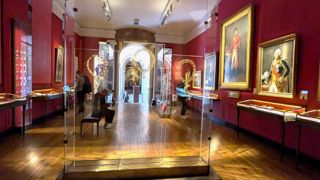 Le musée de la Légion d’honneur offre un véritable voyage dans le temps grâce à ses milliers de décorations, françaises et étrangères.