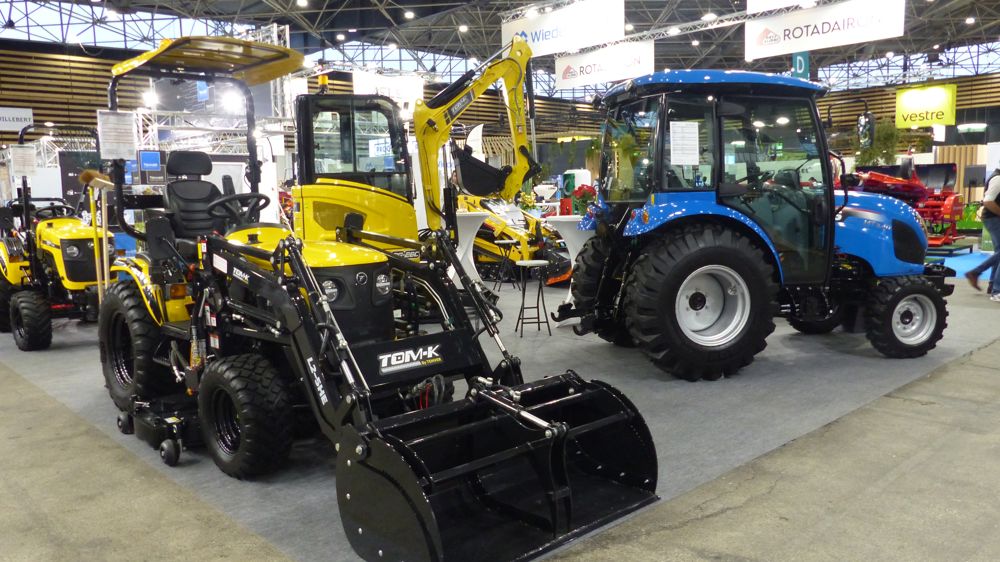 Une partie du stand avec les marques Tom-K, LS, Encore, les outils Temver, les robots de tonte Hookii... 
