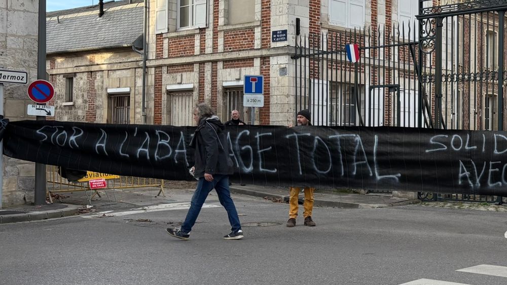 Dans toute la France les éleveurs issus de différents syndicats ont manifesté contre la politique sanitaire mise en place pour lutter contre la DNC.