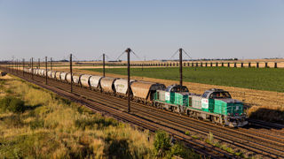 En moyenne entre 2018 et 2022, 17 % des céréales françaises ont été transportés en train, 16 % par voie fluviale et 66 % par la route (camions), selon Intercéréales.