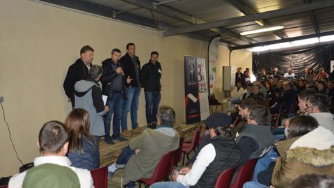 Éleveurs et acheteurs se sont rencontrés, d’abord en collectif, puis en tête-à-tête.