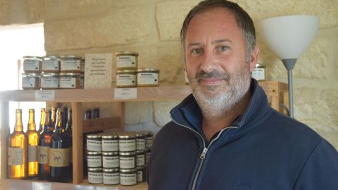 Florent Rousseau vend dans sa boutique plus de 80 références issues de ses productions.