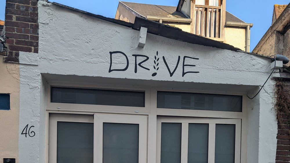 Le drive boulanger peut prendre la forme d'un drive piéton, comme ici à Houdan, dans les Yvelines.