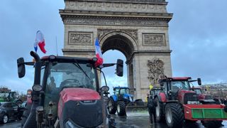 Des tracteurs d'agriculteurs membres de la Coordination rurale sont entrés au cœur de Paris ce jeudi 8 janvier 2026 avant l'aube.