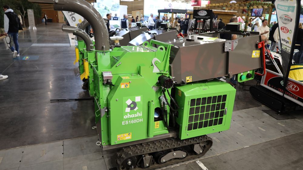 Les dimensions de ce puissant broyeur compact sont de 2 500 x 810 x 1 765 mm (L x l x h).