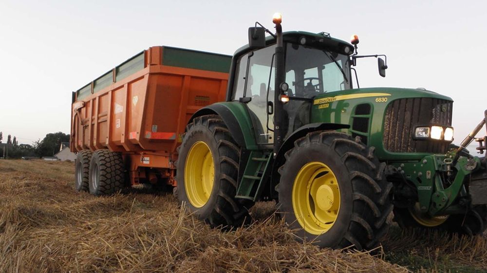 Maxam aligne une large gammes de pneus pour roues motrices de tracteurs, automoteurs et remorques agricoles.