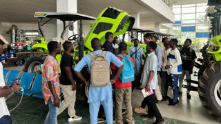 Les constructeurs chinois et indiens se révèlent très bien placés pour satisfaire la croissance de la demande des pays africains et asiatiques.