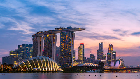 Les gratte-ciel futuristes, comme le Marina Bay Sands coiffé d'une terrase d'un hectare, sont le symbole de la réussite économique de Singapour.