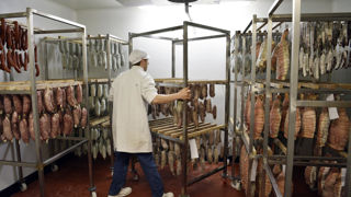 Pour identifier les risques sanitaires en transformation à la ferme, Marc Fabre préconise la technique des 5M : main-d’œuvre, milieu (donc l’atelier), matériel, matière première et méthode (l’organisation).