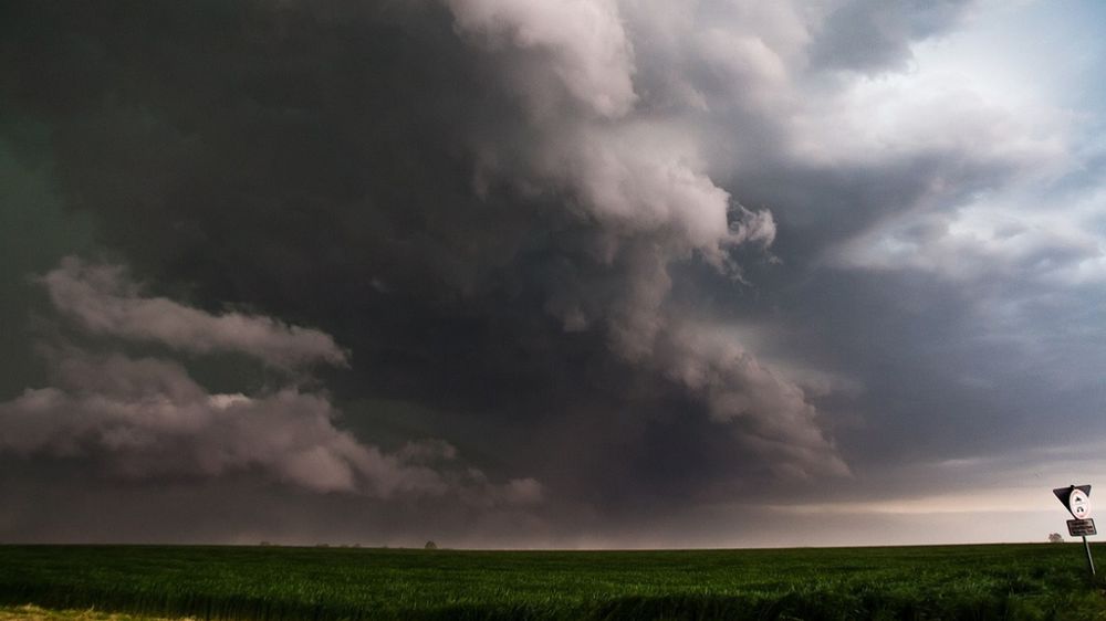 Ciel orageux en campagne.