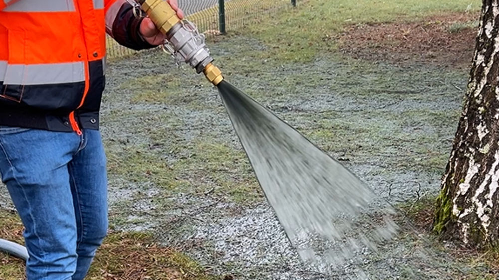 L’hydroseeder permet d’implanter 250 m² de gazon ou de regarnir 500 m² d’une pelouse clairsemée.