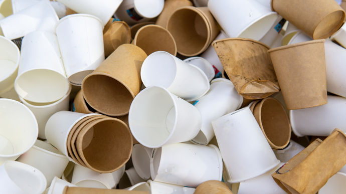 L’interdiction des gobelets en plastique à usage unique reportée - RSE