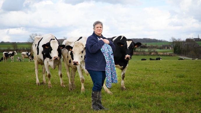 Laurence Cormier, éleveuse aujourd'hui à la retraite, a traversé plusieurs crises laitières. Convaincue de l'importance des mots et de la parole, elle a été à l'initiative de l'association Les Elles de la Terre.