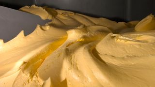 En France, selon la FNPL, 80 % du beurre produit est vendu sous forme de plaquettes. Elle appelle donc à prendre en compte son prix dans la définitions de l'indicateur beurre-poudre