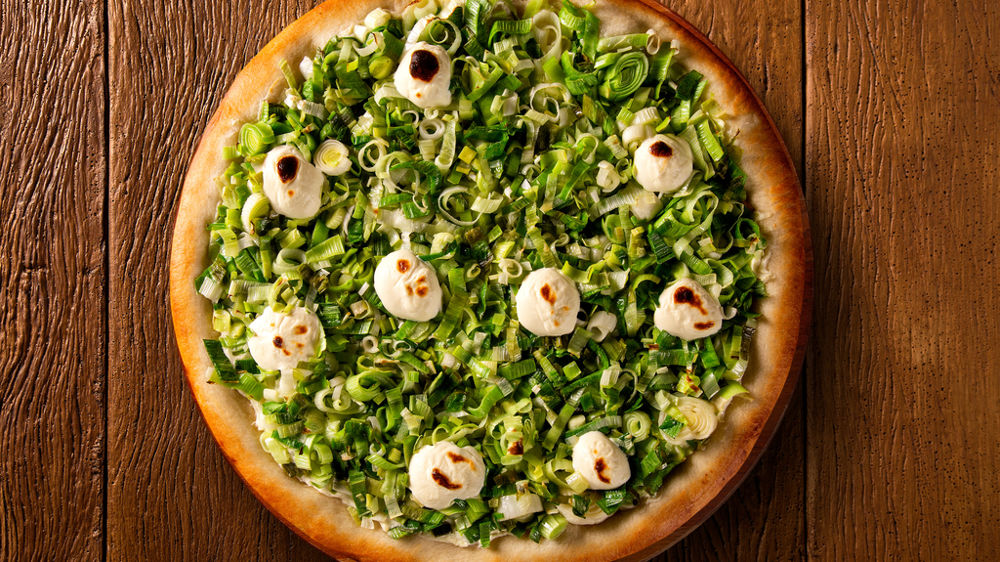 Pizza à la fondue de poireaux et au chèvre