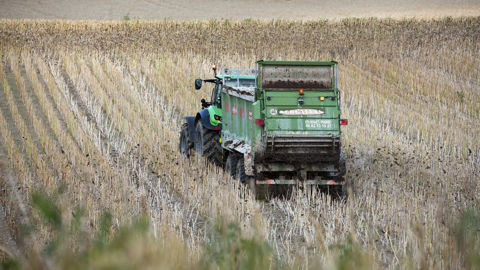 « En France, 1 % des fertilisants appliqués sur les sols agricoles proviennent des stations d’épuration publiques », affirment Disclose et France 3. A cela s'ajoutent les boues issues des stations d'usine privées, dont les volumes ne sont pas connus.