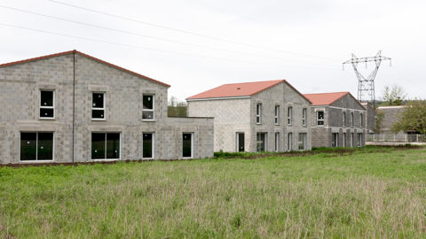 Selon enquête publiée en 2025, en Europe, chaque année, près de 1 500 km2 d’espaces naturels et agricoles sont bétonnés chaque année.