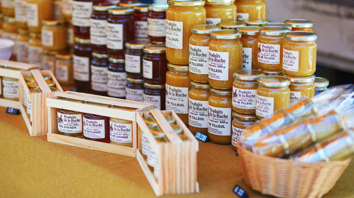 Les prix bas, inférieurs à 7 €/kg pour les miels hors Union européenne et à 9 €/kg pour les miels européens, doivent alerter sur la qualité du produit.
