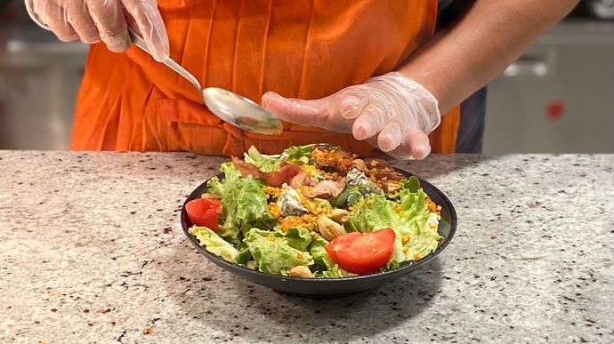 “Snack, boulange, mitonne” : le nouveau credo de la restauration boulangère - Snacking