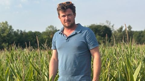 Adrien Hirson, cet été, inquiet quant à l'impact de la sécheresse sur ses maïs notamment.